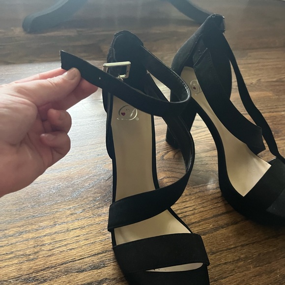 Strappy Heels with silver buckle - Picture 3 of 7